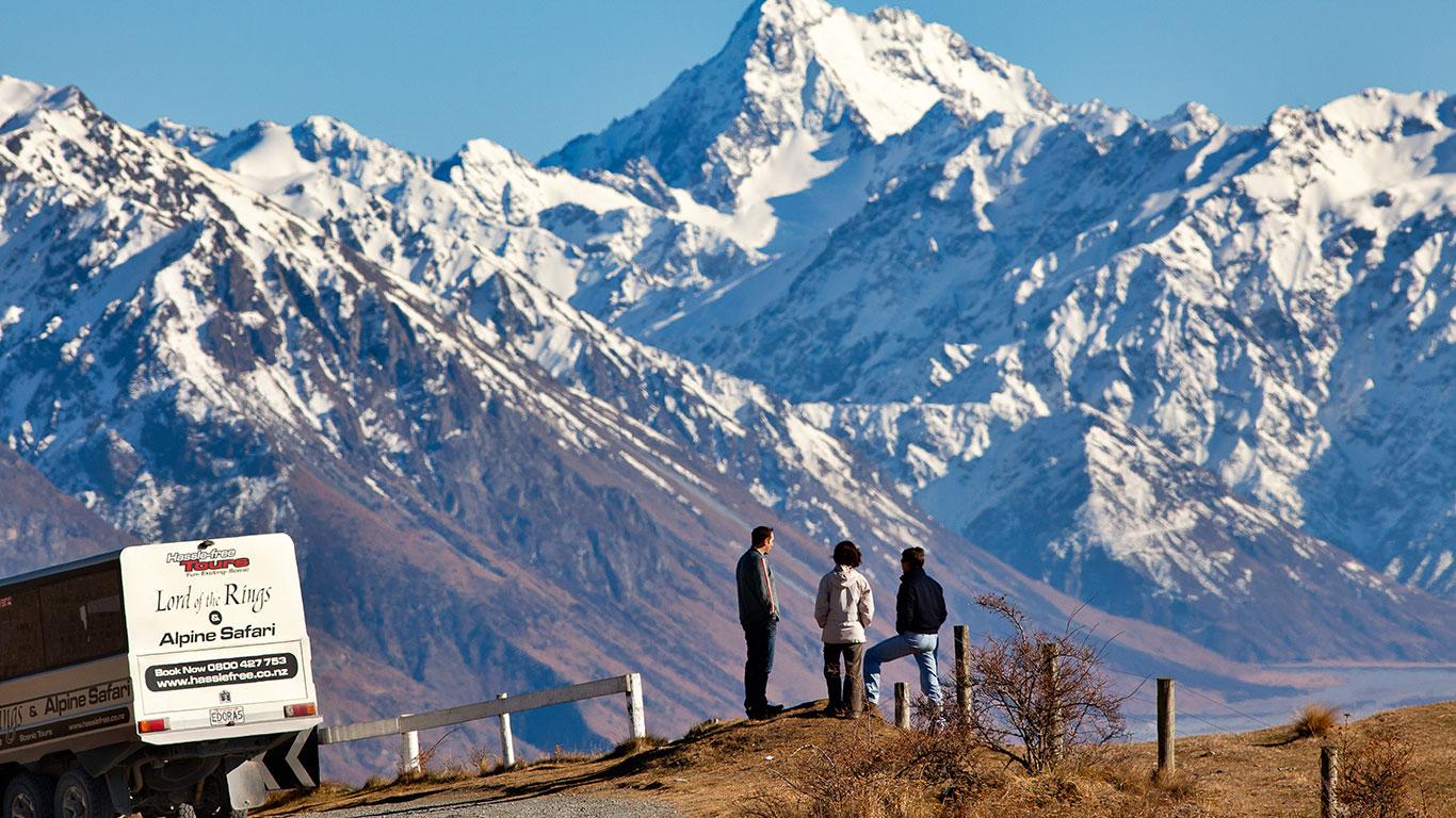 Edoras Safari people-with-4WD